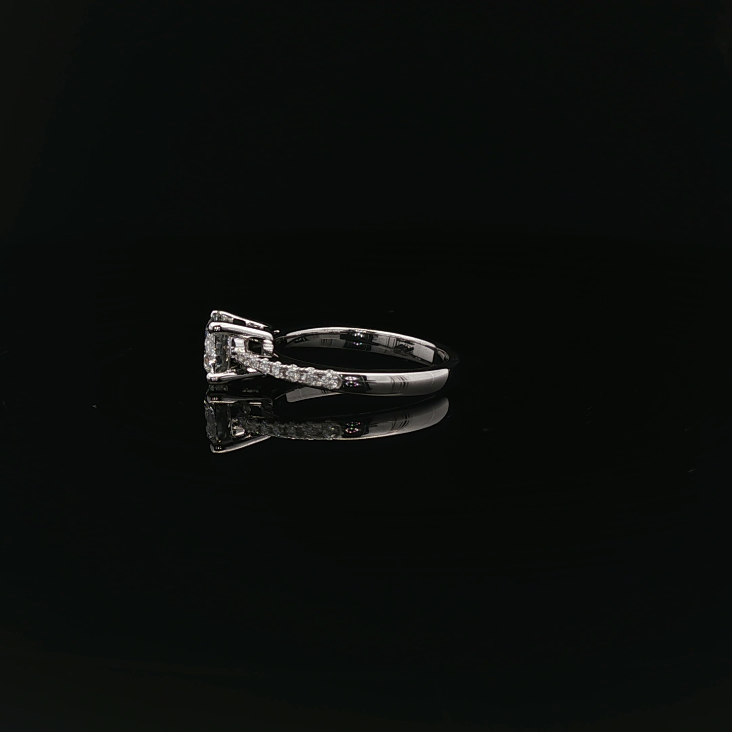 IGI Rd 1.02ct D VVS1 - 9,900$ HKD