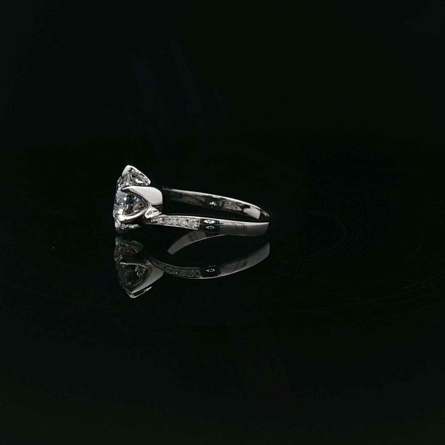 IGI Round 2.51ct D VVS2 - 15,900$ HKD