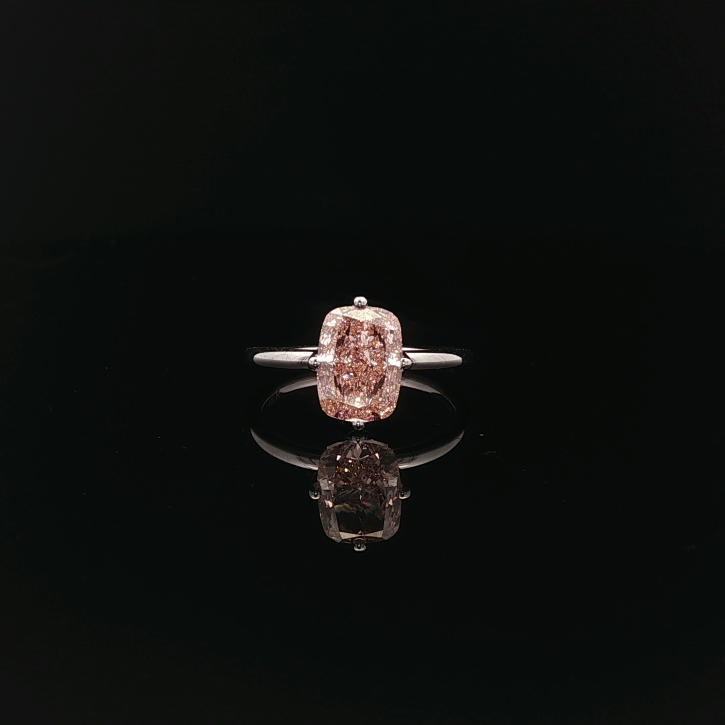 IGI Cushion 2.42ct Fancy Vivid Pink VS1 - 16,900$ HKD