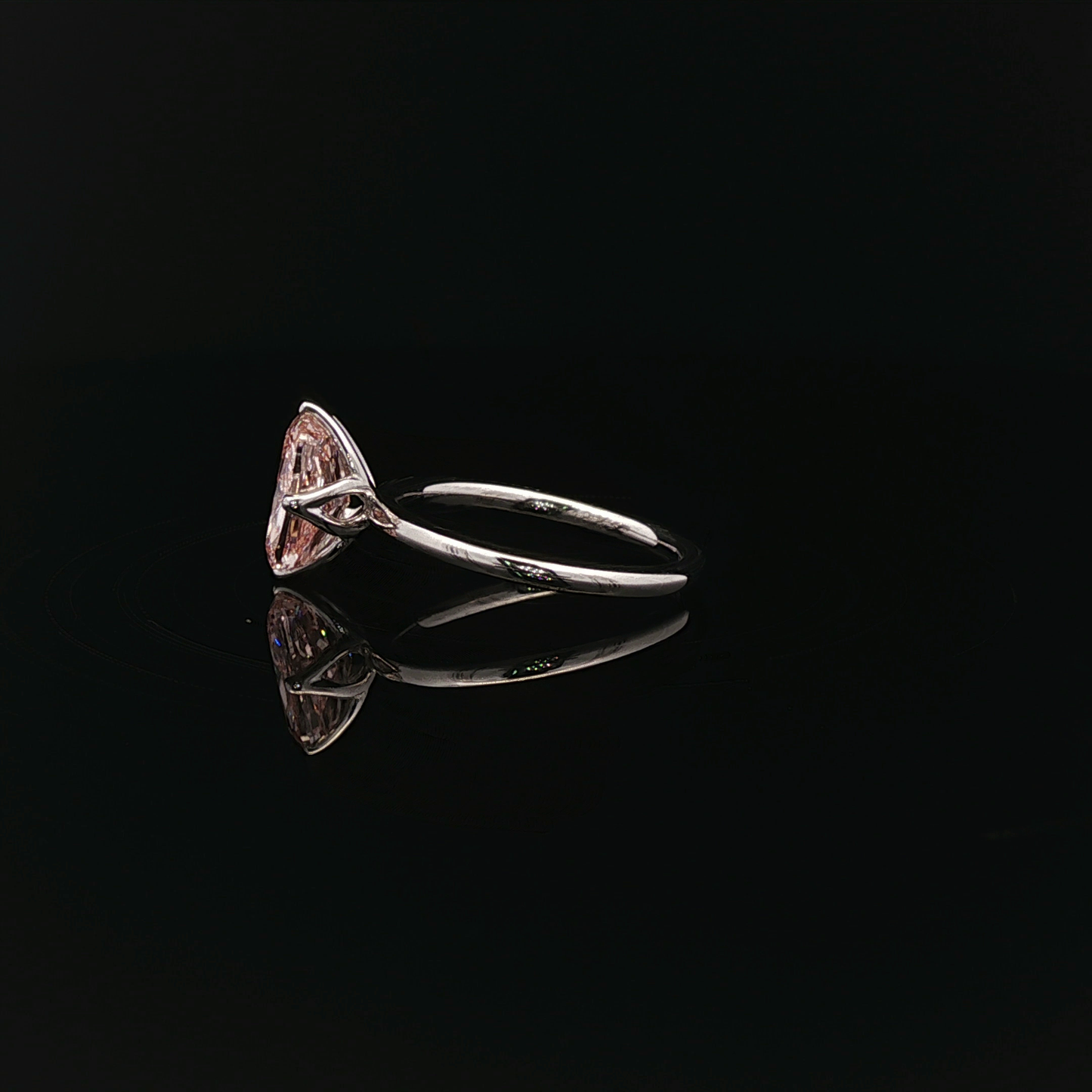 IGI Cushion 2.42ct Fancy Vivid Pink VS1 - 16,900$ HKD