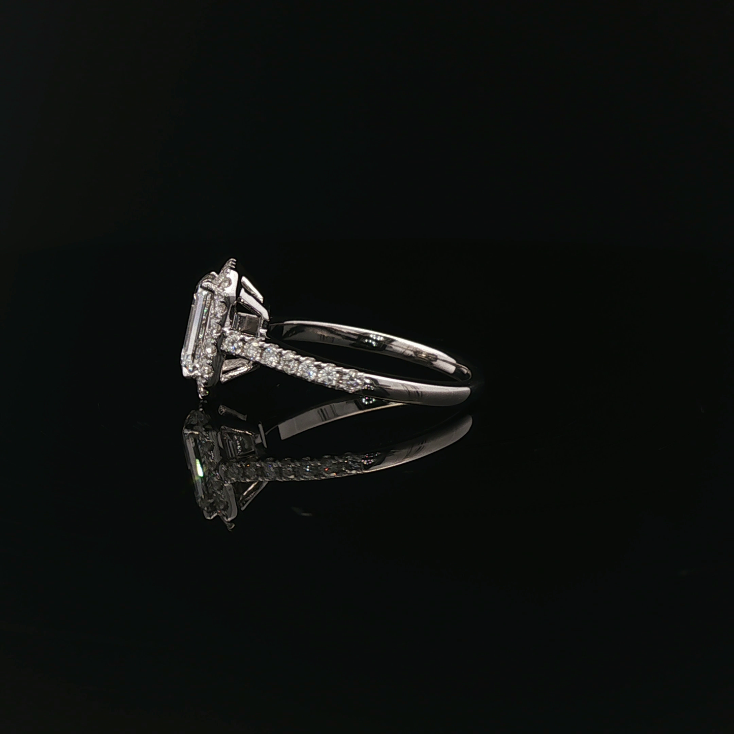 IGI Emerald 2.10ct D VVS2 - 13,500$ HKD
