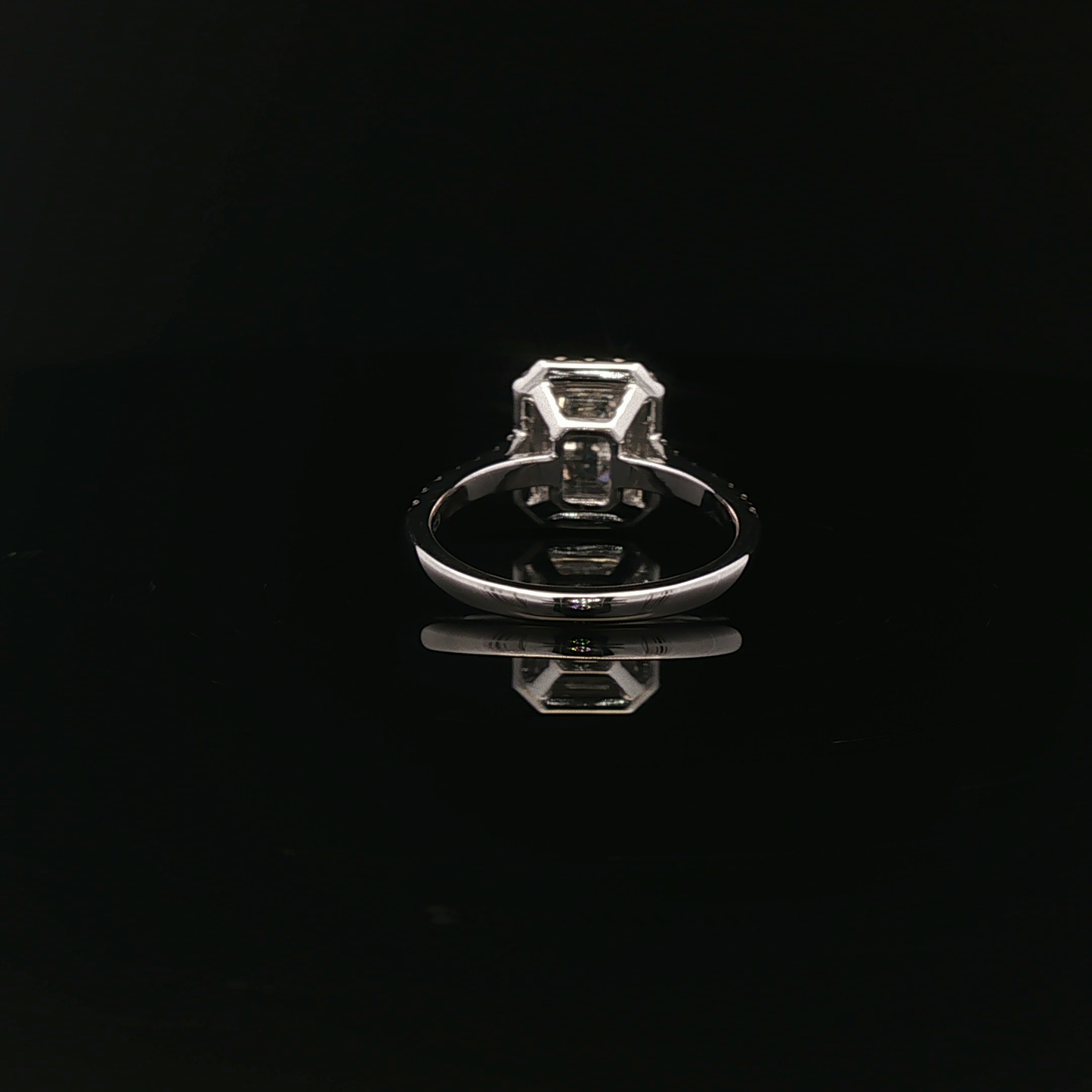IGI Emerald 2.10ct D VVS2 - 13,500$ HKD
