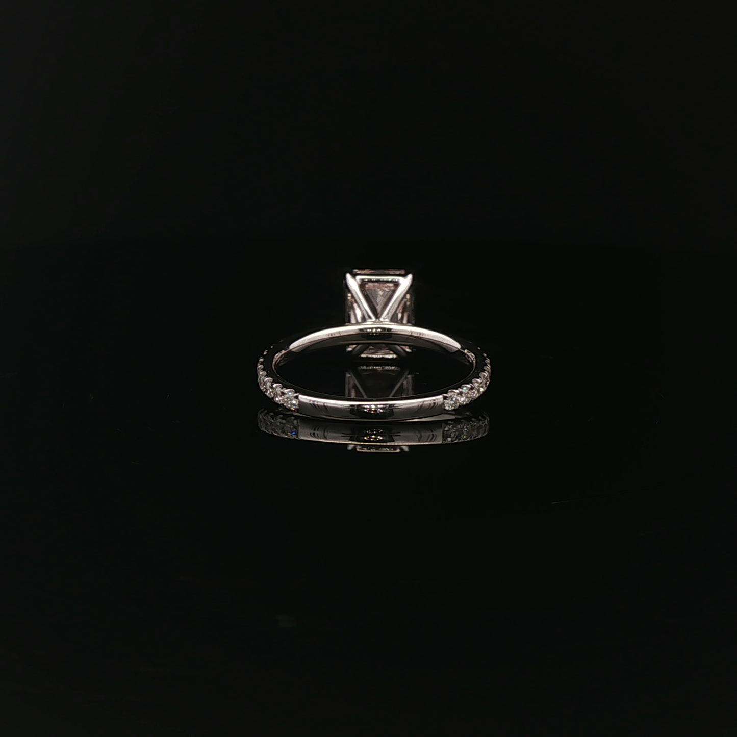 IGI Radiant 2.11ct Fancy Vivid Pink VVS2- 15,900$ HKD