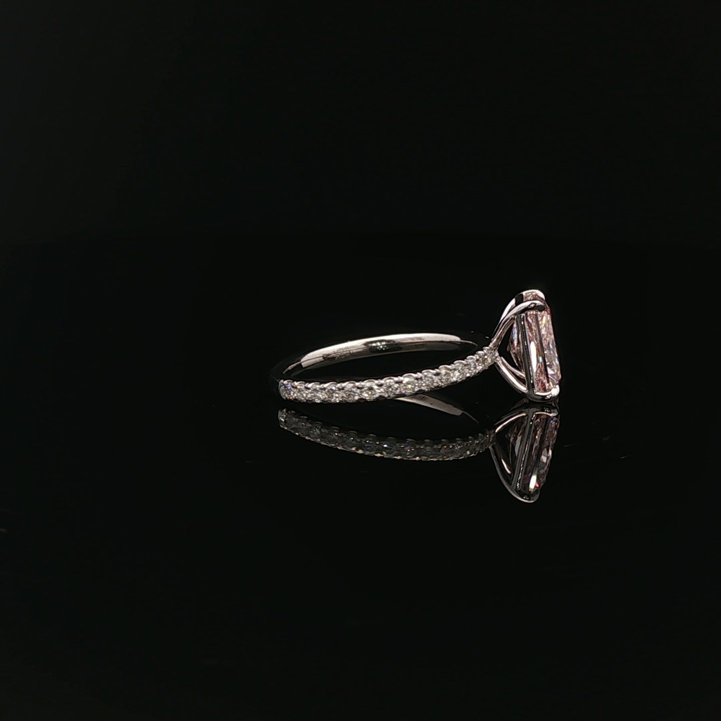 IGI Radiant 2.11ct Fancy Vivid Pink VVS2- 15,900$ HKD
