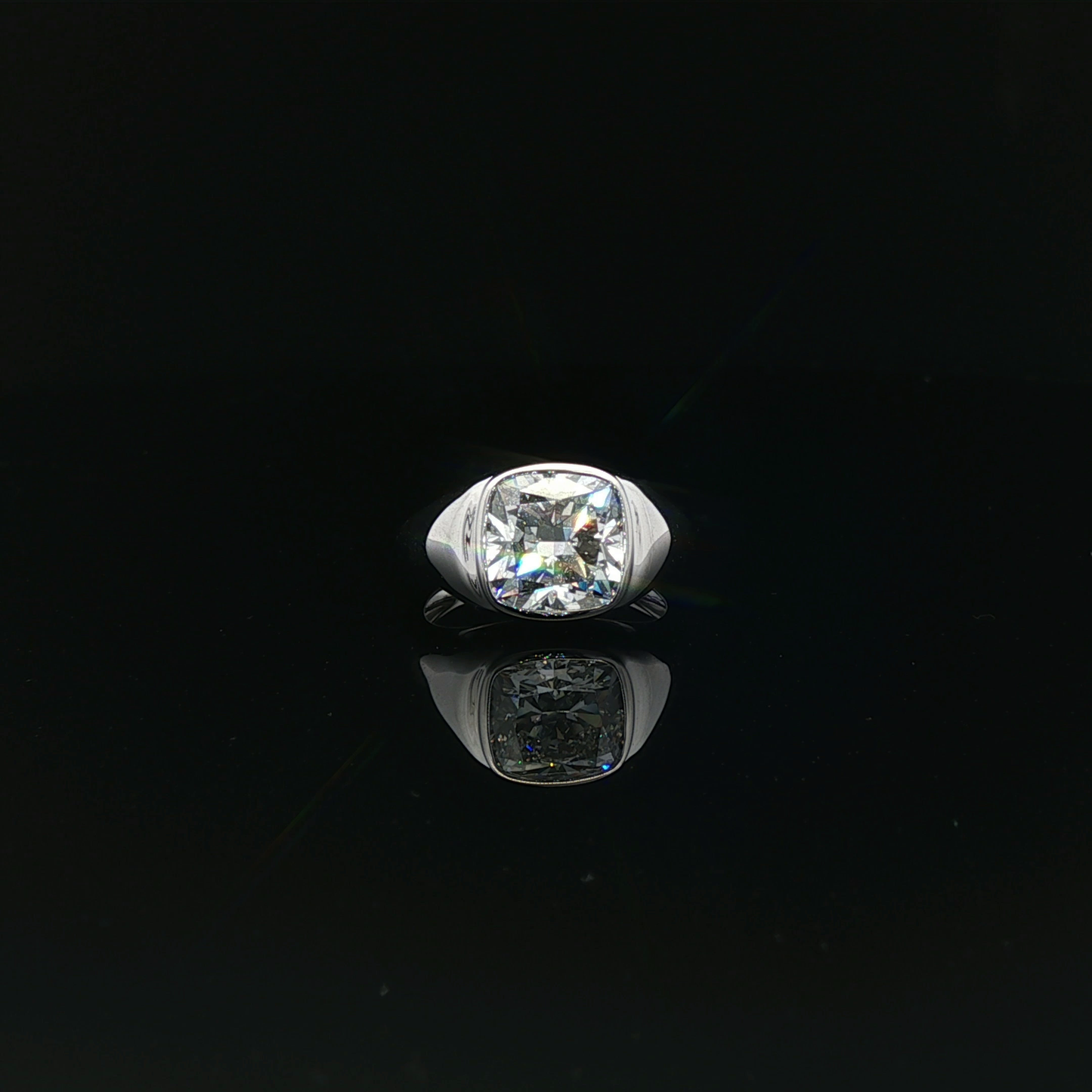 IGI square cushion 3.09ct D VVS2 18k
