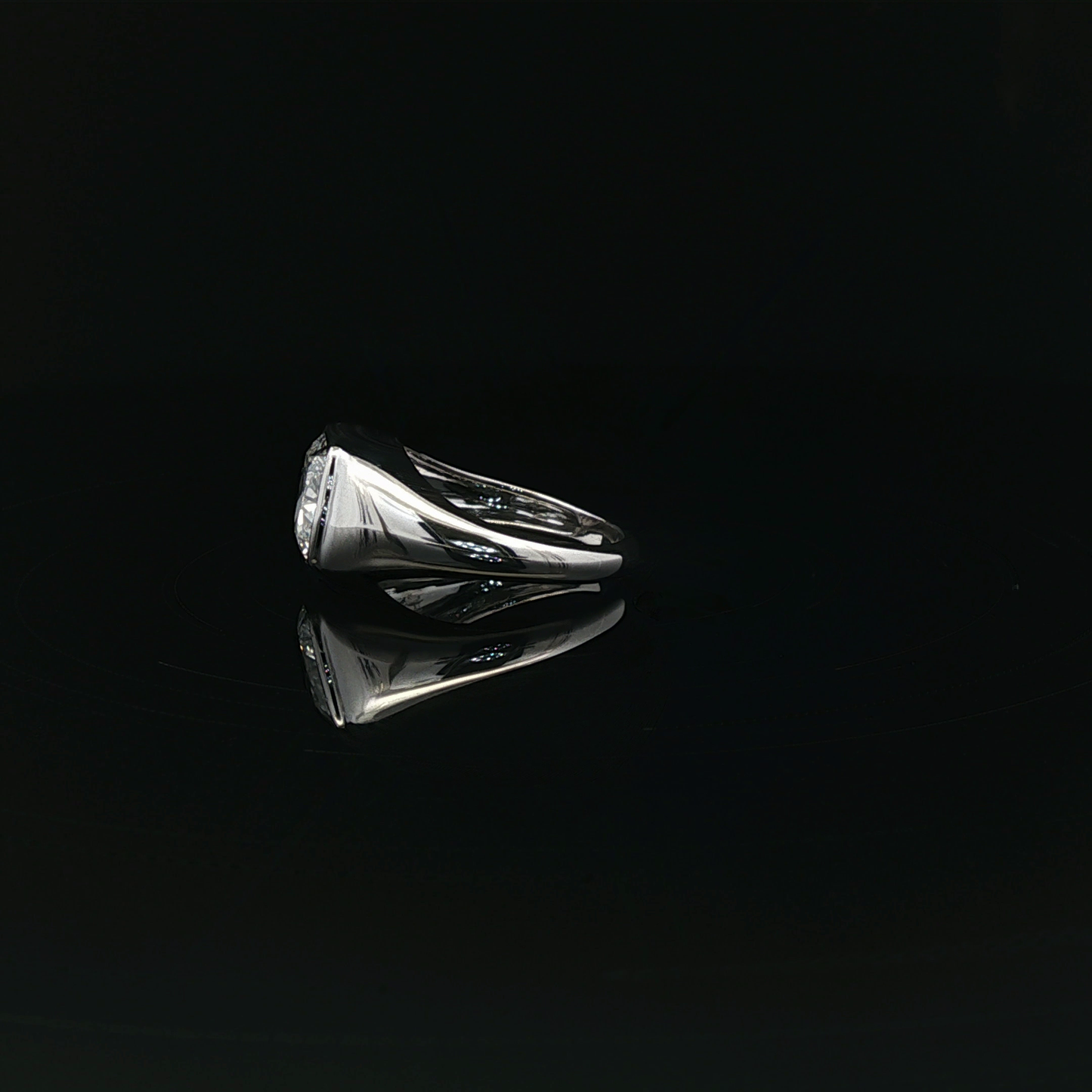 IGI square cushion 3.09ct D VVS2 18k