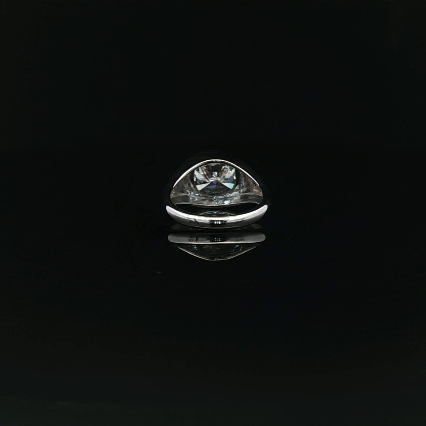 IGI square cushion 3.09ct D VVS2 18k