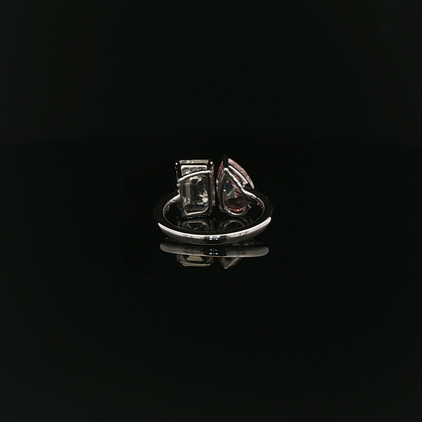 IGI Emerald 3.06ct Pink Pear 2.11ct - 22,900$ HKD