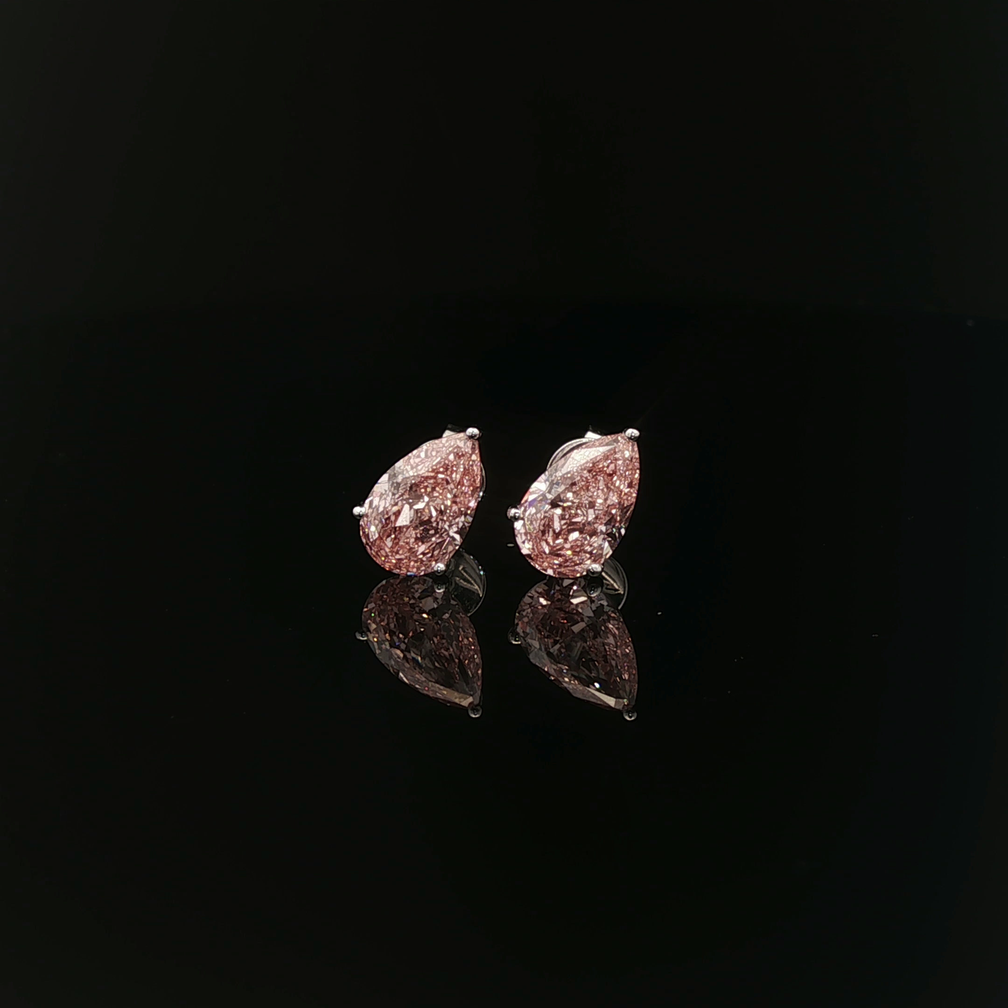 IGI Pear 2ct Fancy Vivid Pink VVS - 17,900$ HKD