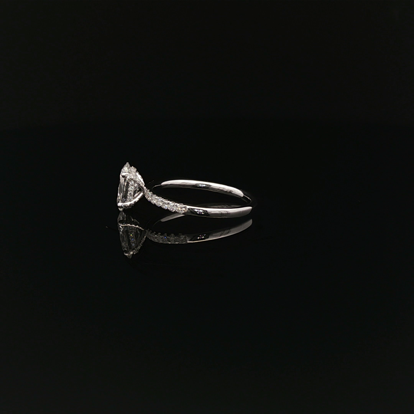 IGI Oval 1.00ct D VVS2 18kw