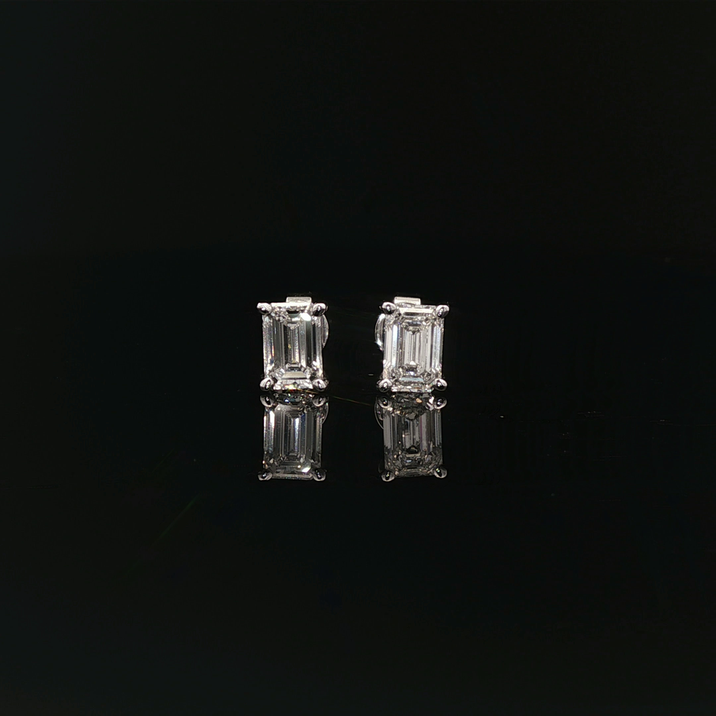 IGI Emerald 1.00ct D VVS2 Each - 9,500$ HKD