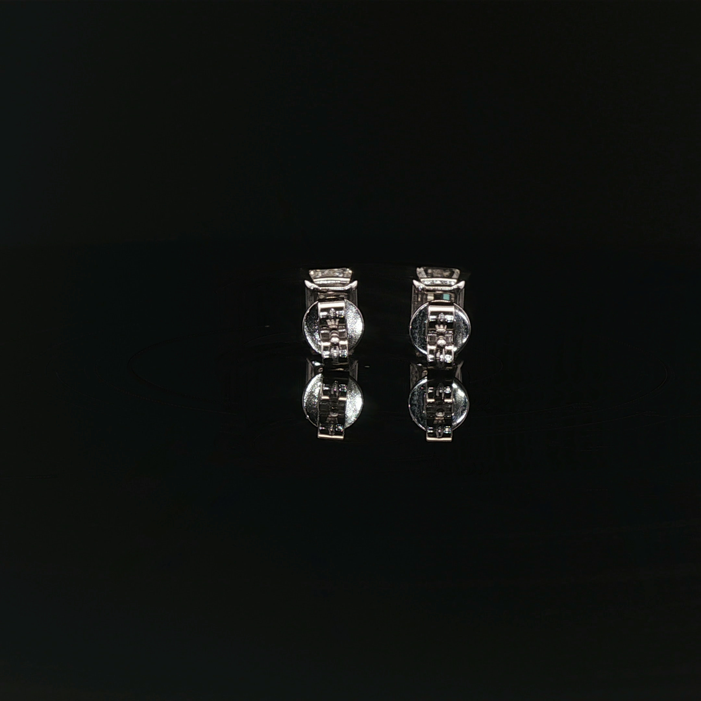 IGI Emerald 1.00ct D VVS2 Each - 9,500$ HKD