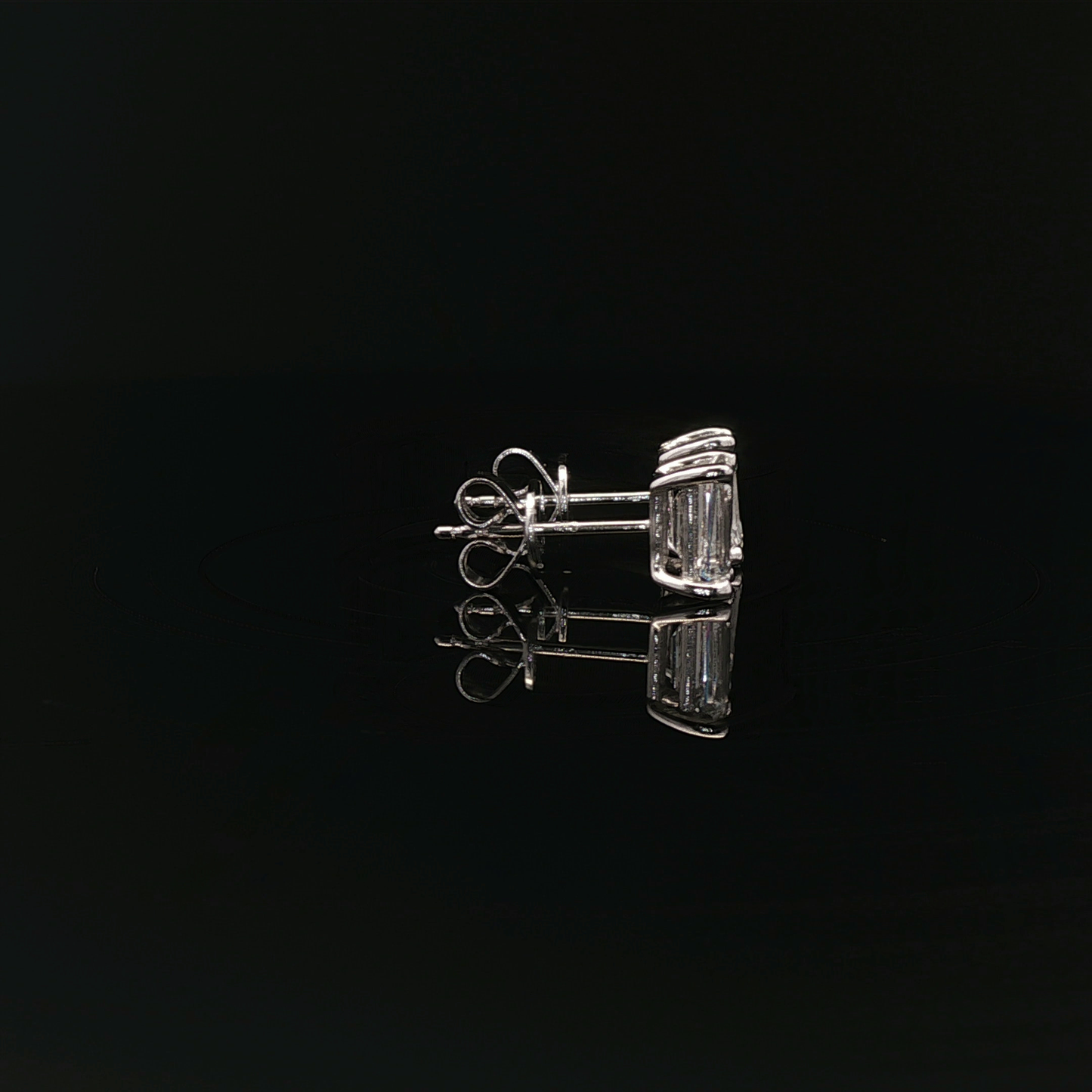 IGI Emerald 1.00ct D VVS2 Each - 9,500$ HKD