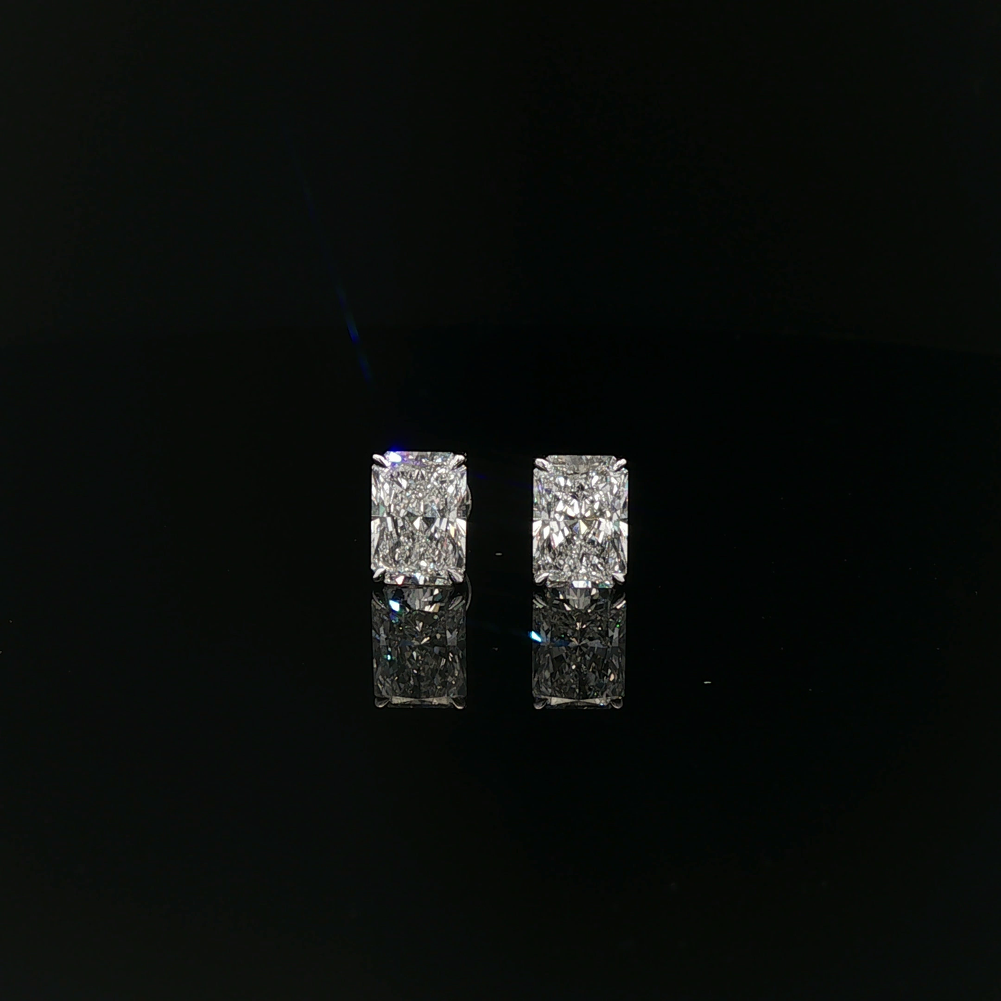 IGI Radiant 2.04ct D VS1 Each - 16,900$ HKD