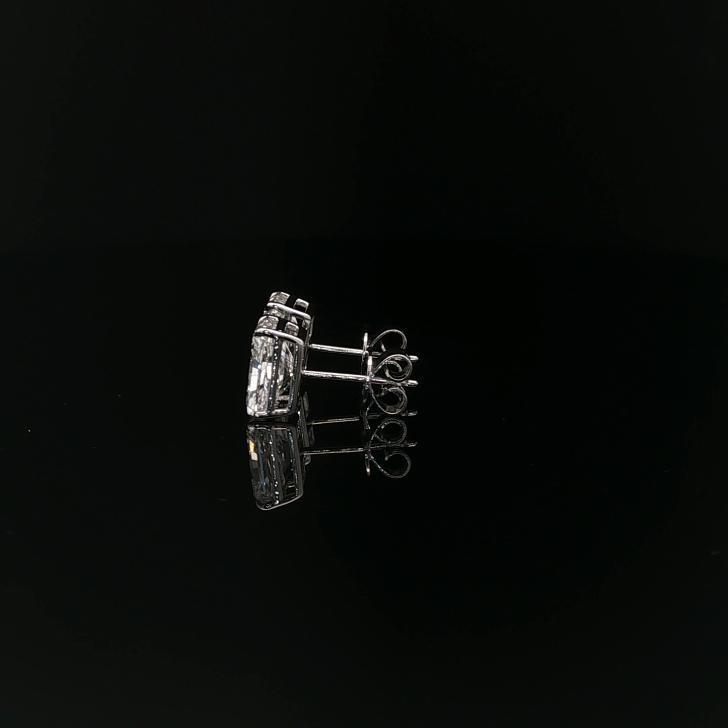 IGI Radiant 2.04ct D VS1 Each - 16,900$ HKD