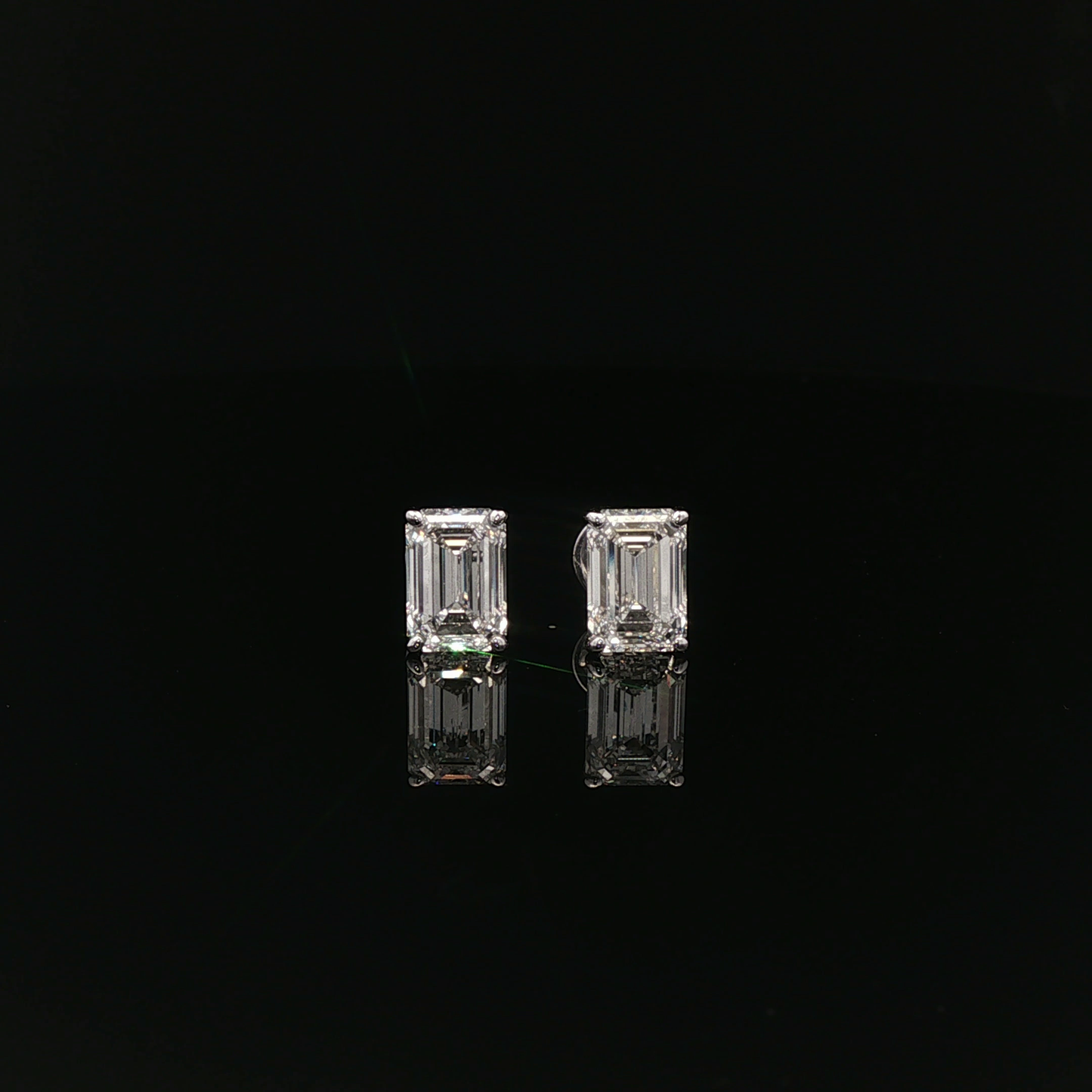 IGI Emerald 2.08ct D VVS2 Each - 16,900$ HKD