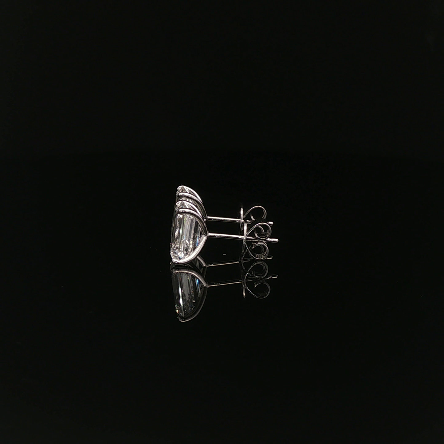 IGI Emerald 2.08ct D VVS2 Each - 16,900$ HKD