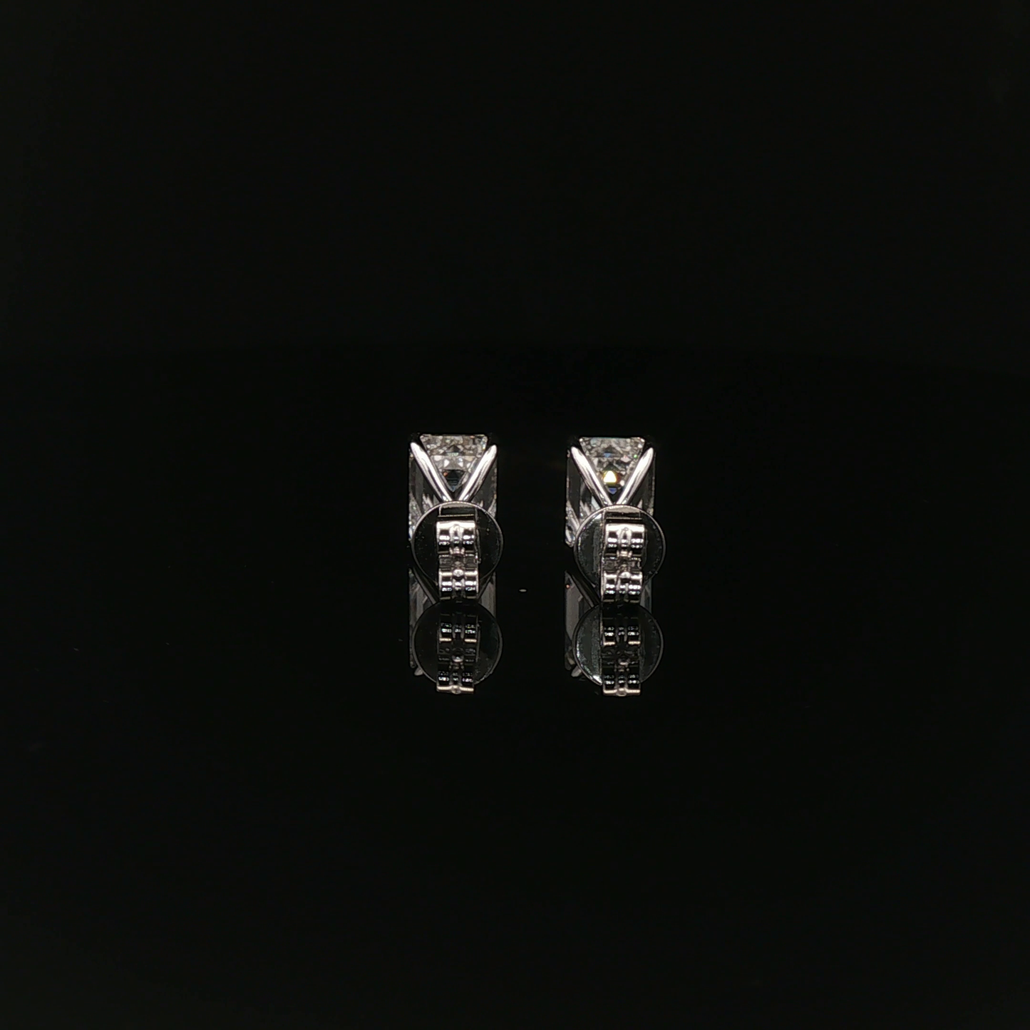 IGI Emerald 2.08ct D VVS2 Each - 16,900$ HKD