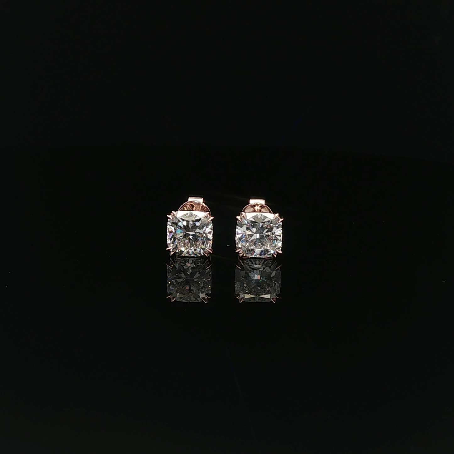 IGI Square cushion 1.57ct D VS Each - 10,900$ HKD