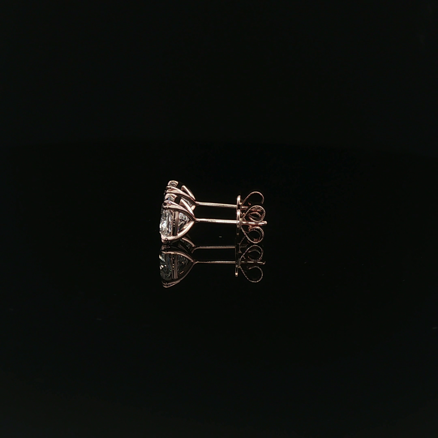 IGI Square cushion 1.57ct D VS Each - 10,900$ HKD