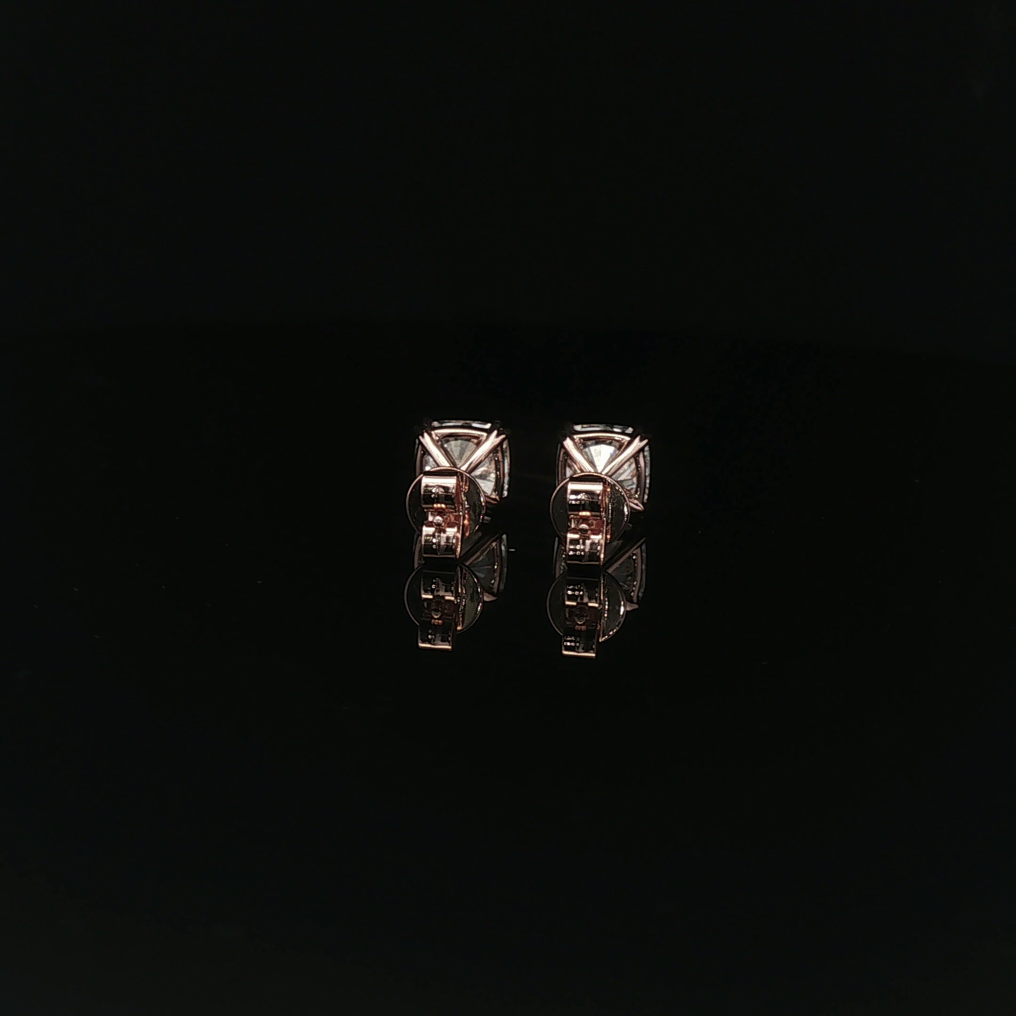 IGI Square cushion 1.57ct D VS Each - 10,900$ HKD