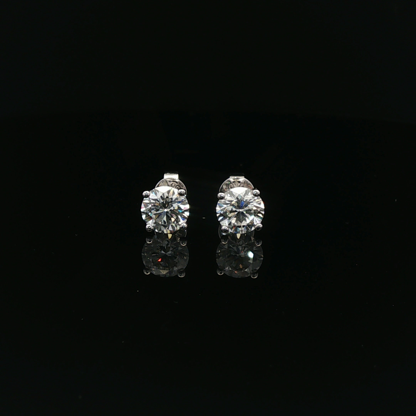 IGI Round 1.5ct D VVS Each - 10,500$ HKD