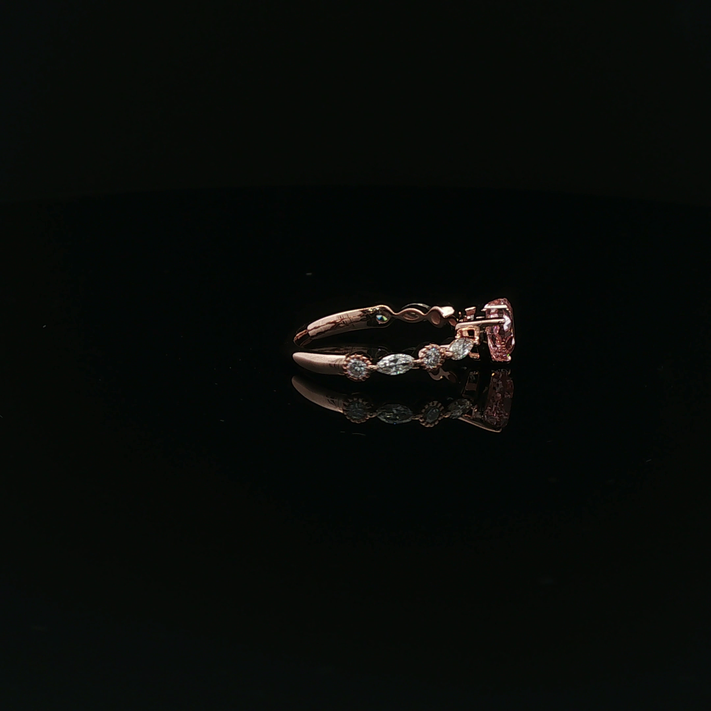 IGI Heart 1.12ct Fancy Vivid Pink 18k R