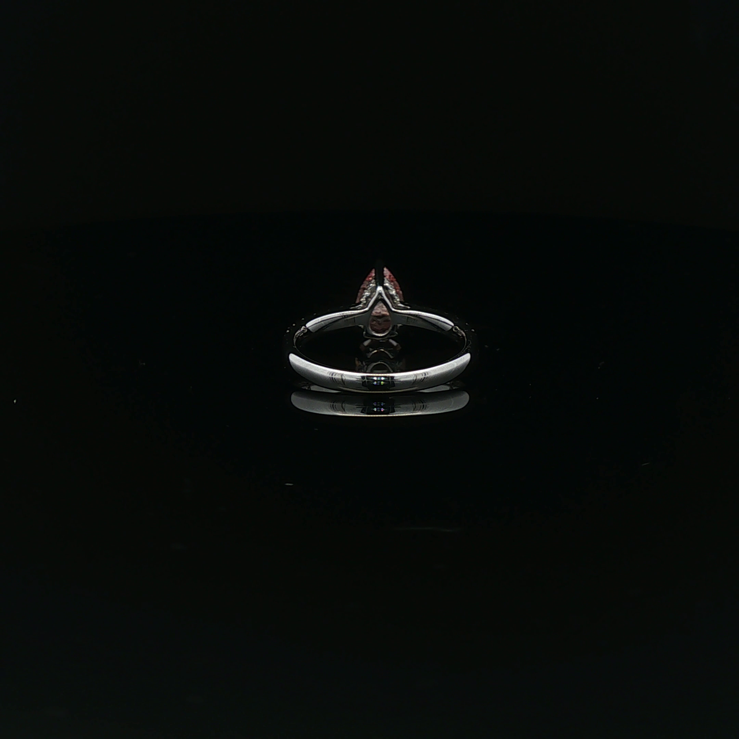 IGI Pea1.07ct Fancy Vivid Pink VVS2 - 10,900$ HKD