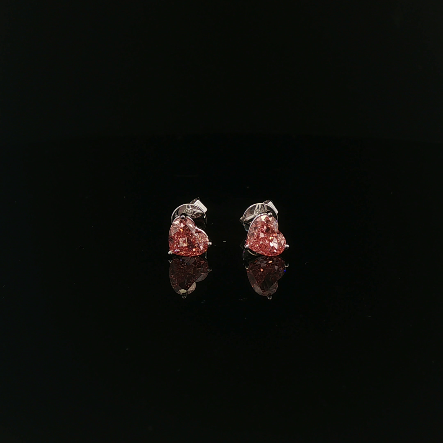 IGI Heart 1ct Fancy Vivid Pink VS - 11,900$ HKD