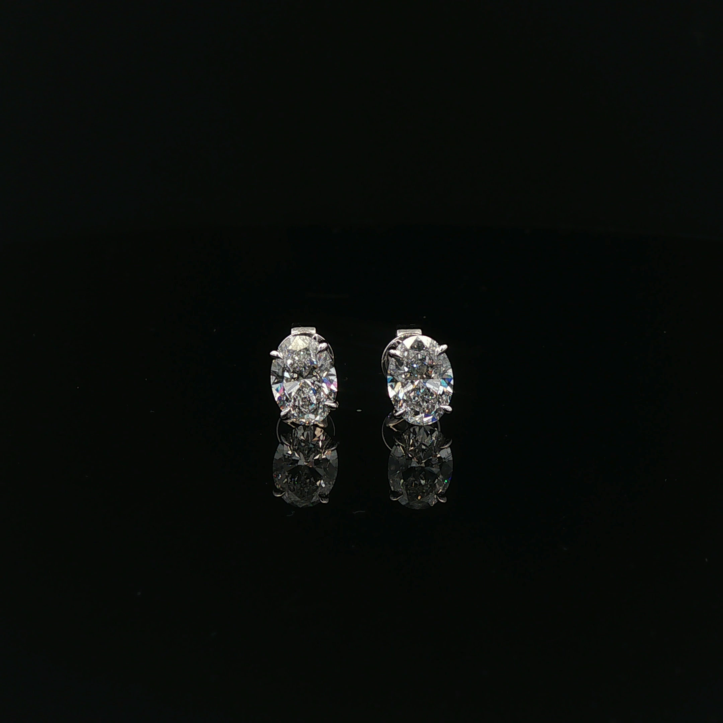 IGI Oval 1ct D VVS2- 8,900$ HKD