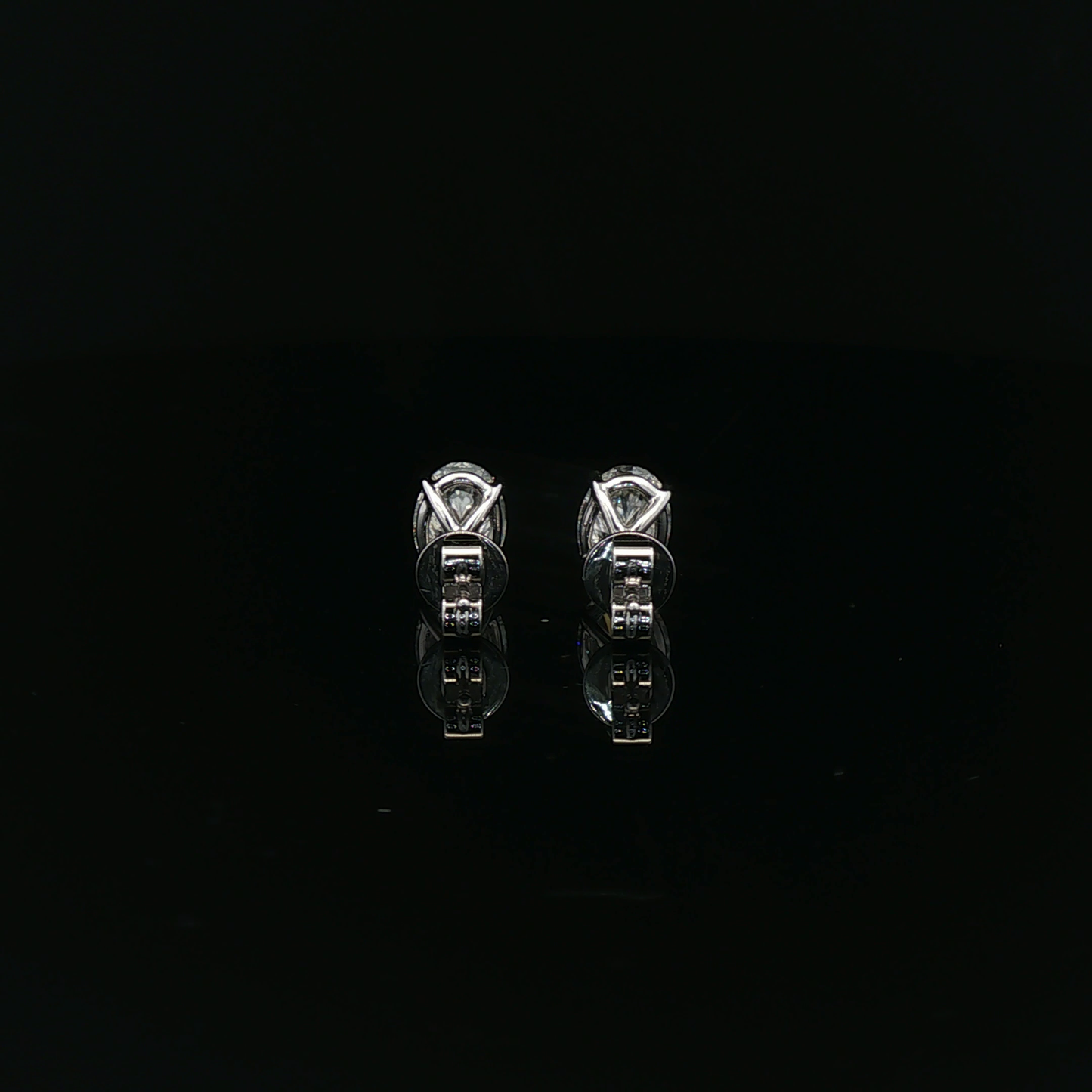 IGI Oval 1ct D VVS2- 8,900$ HKD