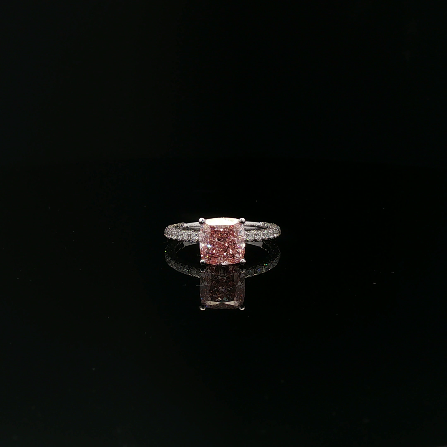 IGI Square Cushion  2.64ct Fancy Vivid Pink VS1 - 17,500$ HKD