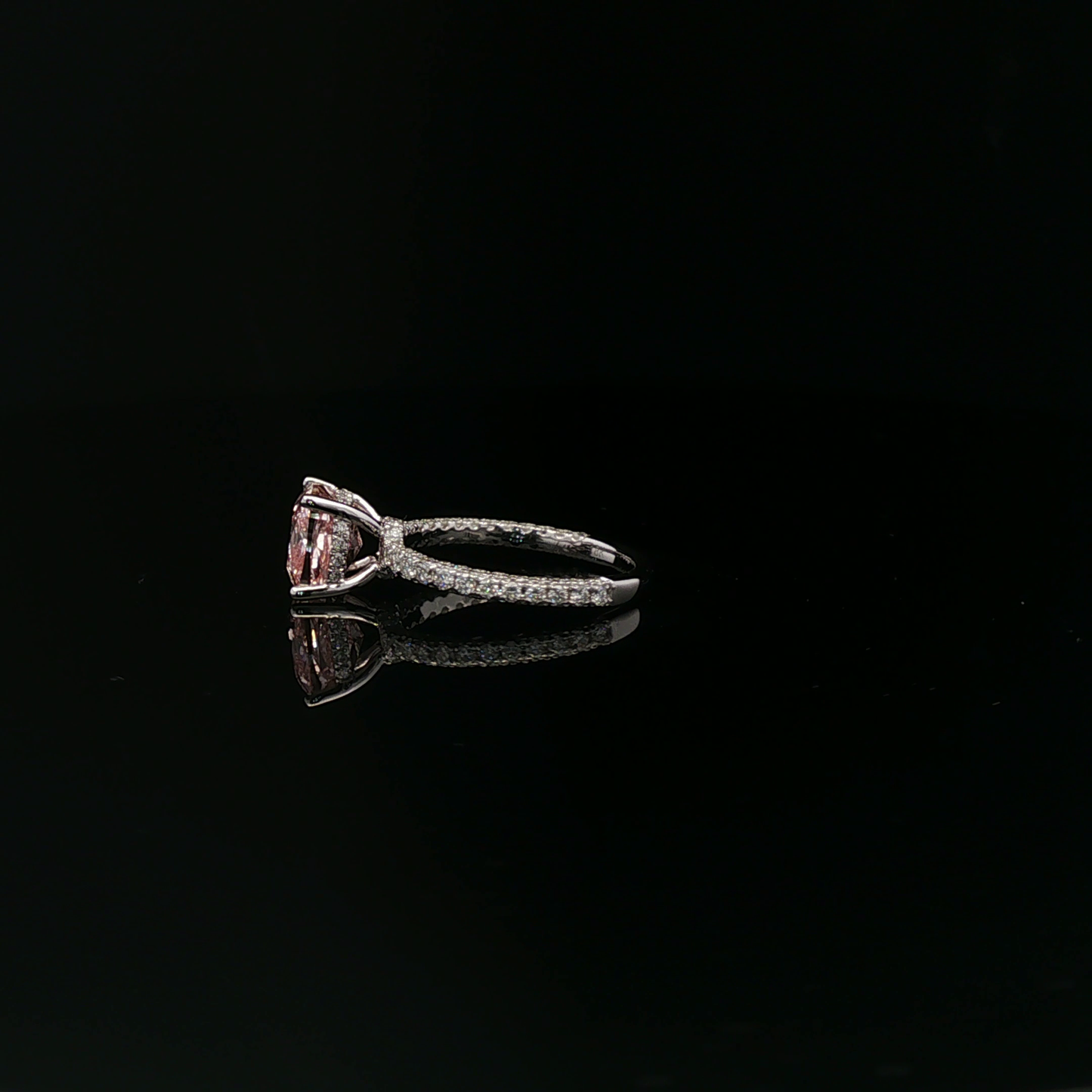 IGI Square Cushion  2.64ct Fancy Vivid Pink VS1 - 17,500$ HKD