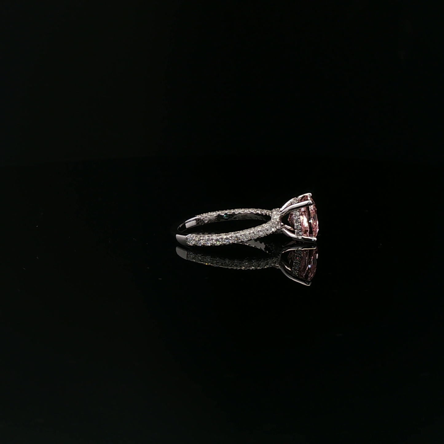 IGI Square Cushion  2.64ct Fancy Vivid Pink VS1 - 17,500$ HKD