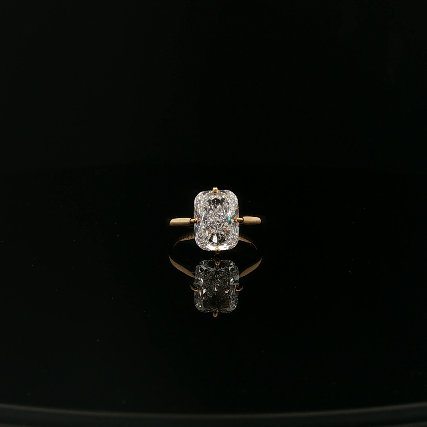 IGI Cushion 3.50ct 18ky