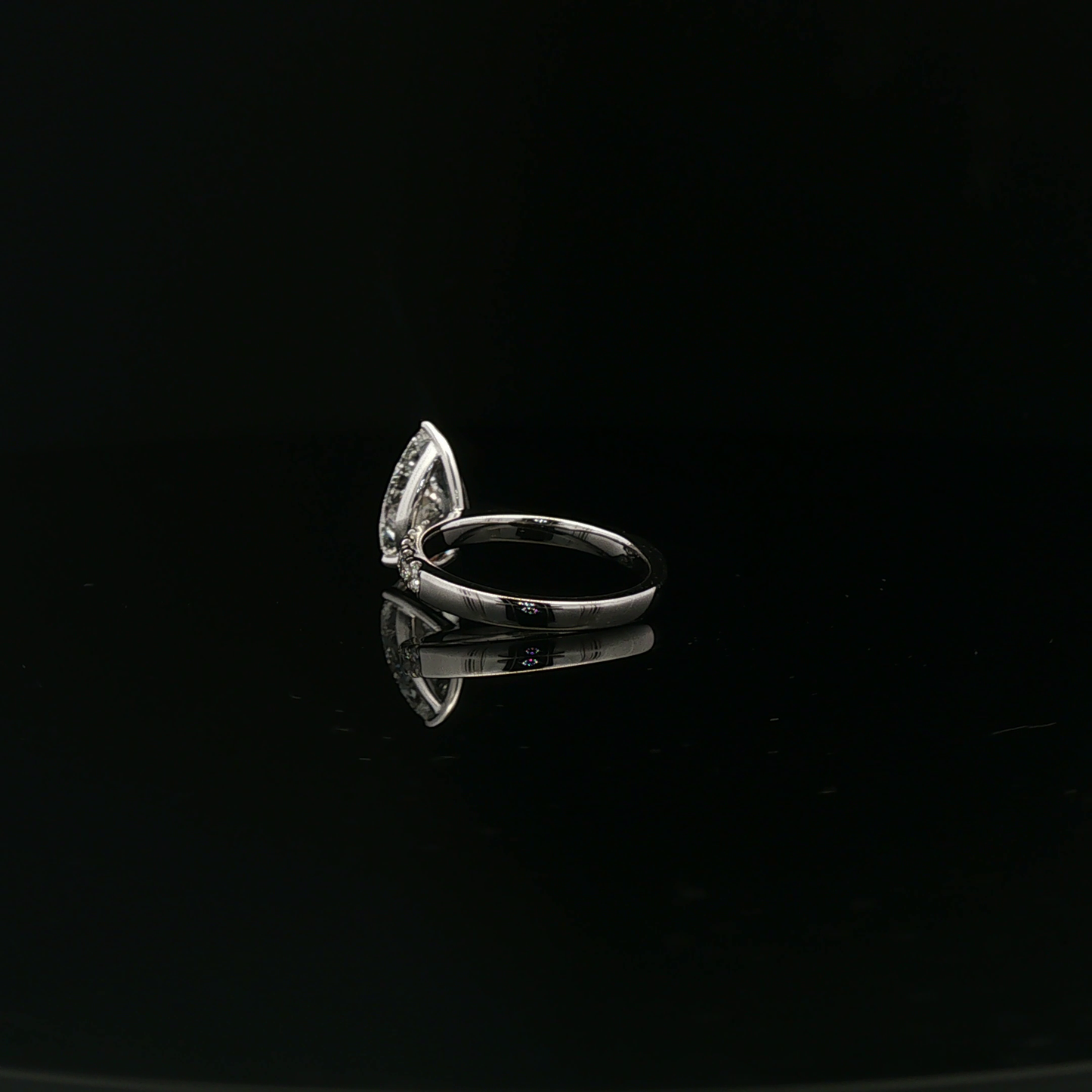 IGI Pear 2.55ct D VVS2 18KW
