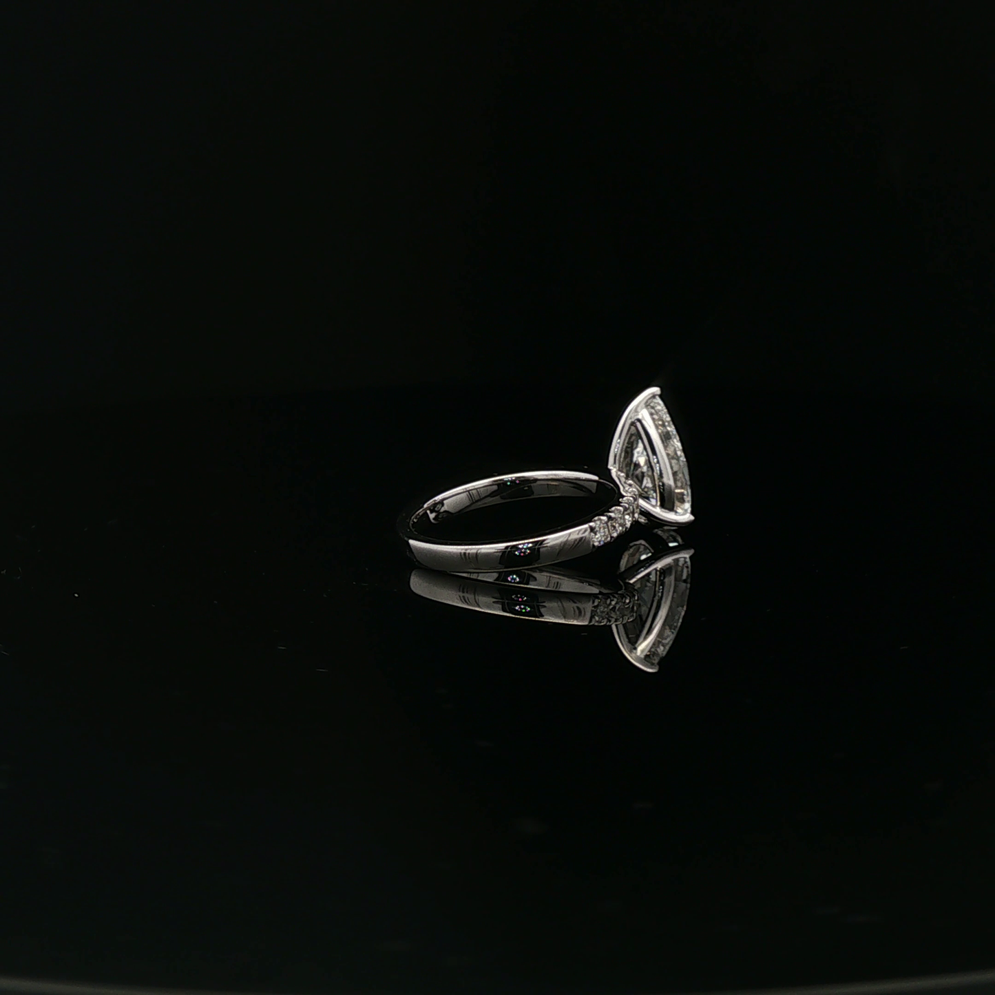 IGI Pear 2.55ct D VVS2 18KW