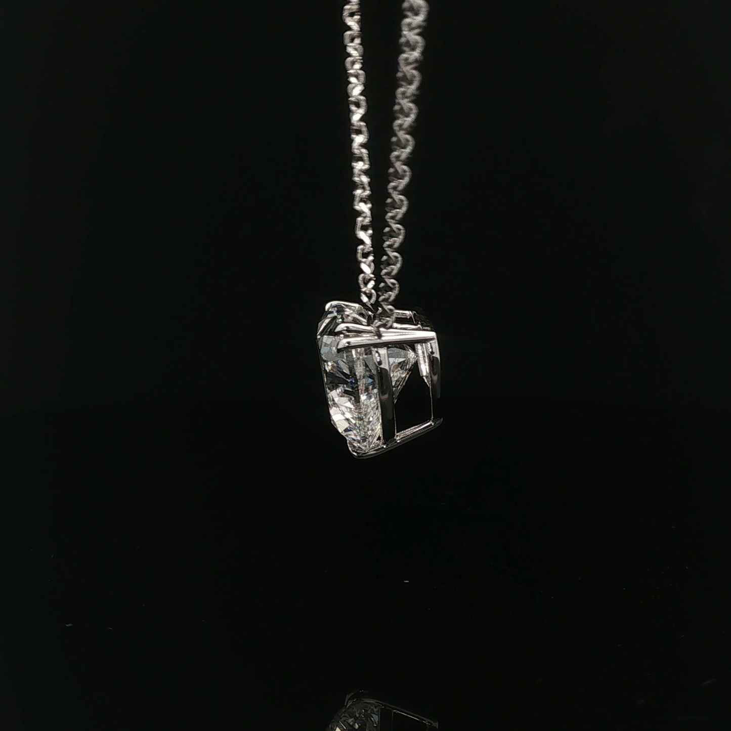 IGI 10.45ct HS D VVS2 18kw pendent