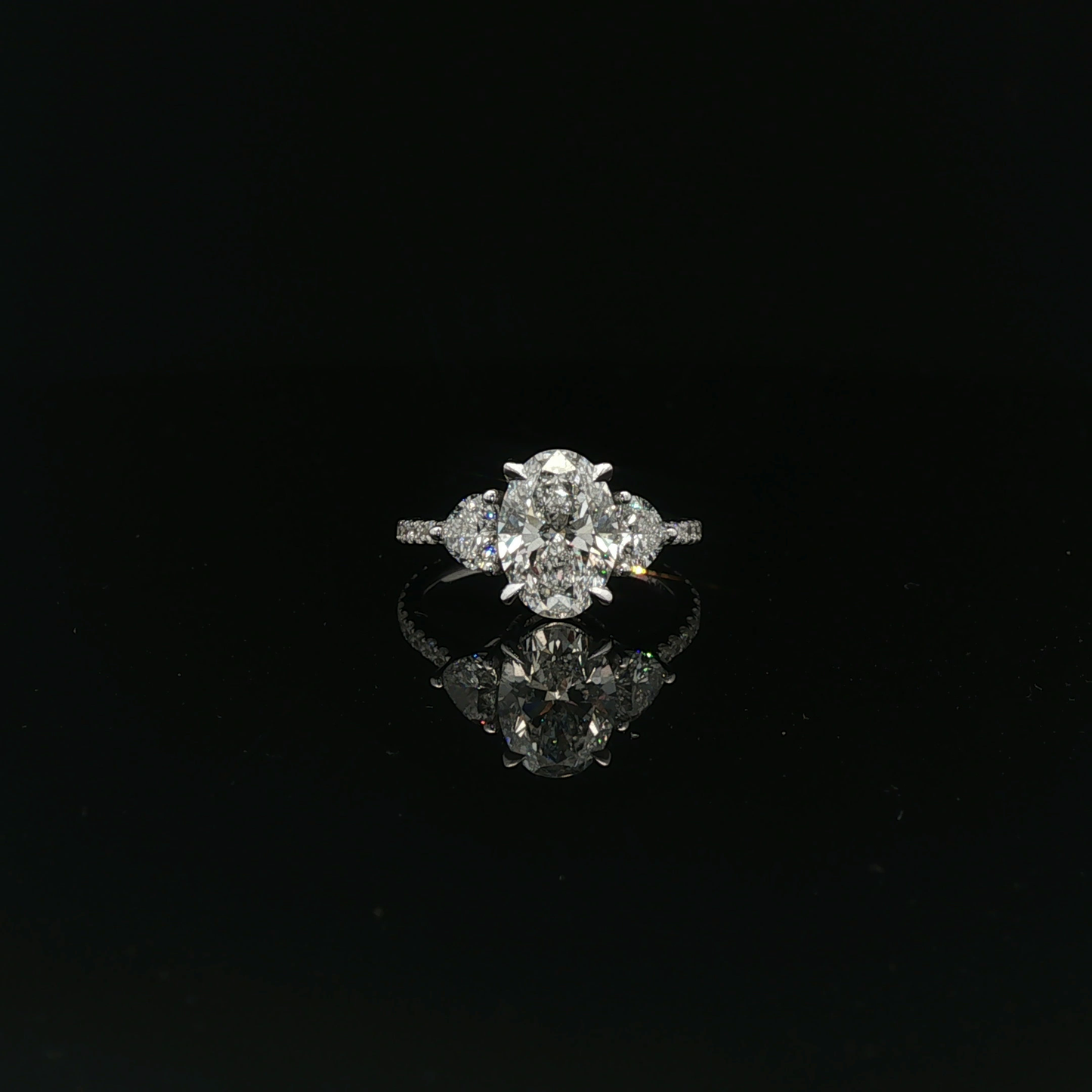 IGI Oval 2.09ct D VVS2 18kw