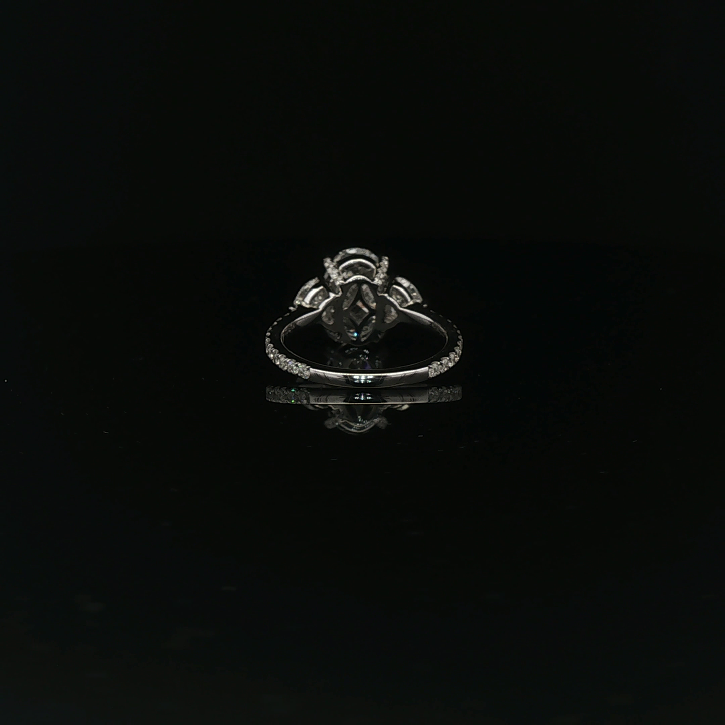 IGI Oval 2.09ct D VVS2 18kw
