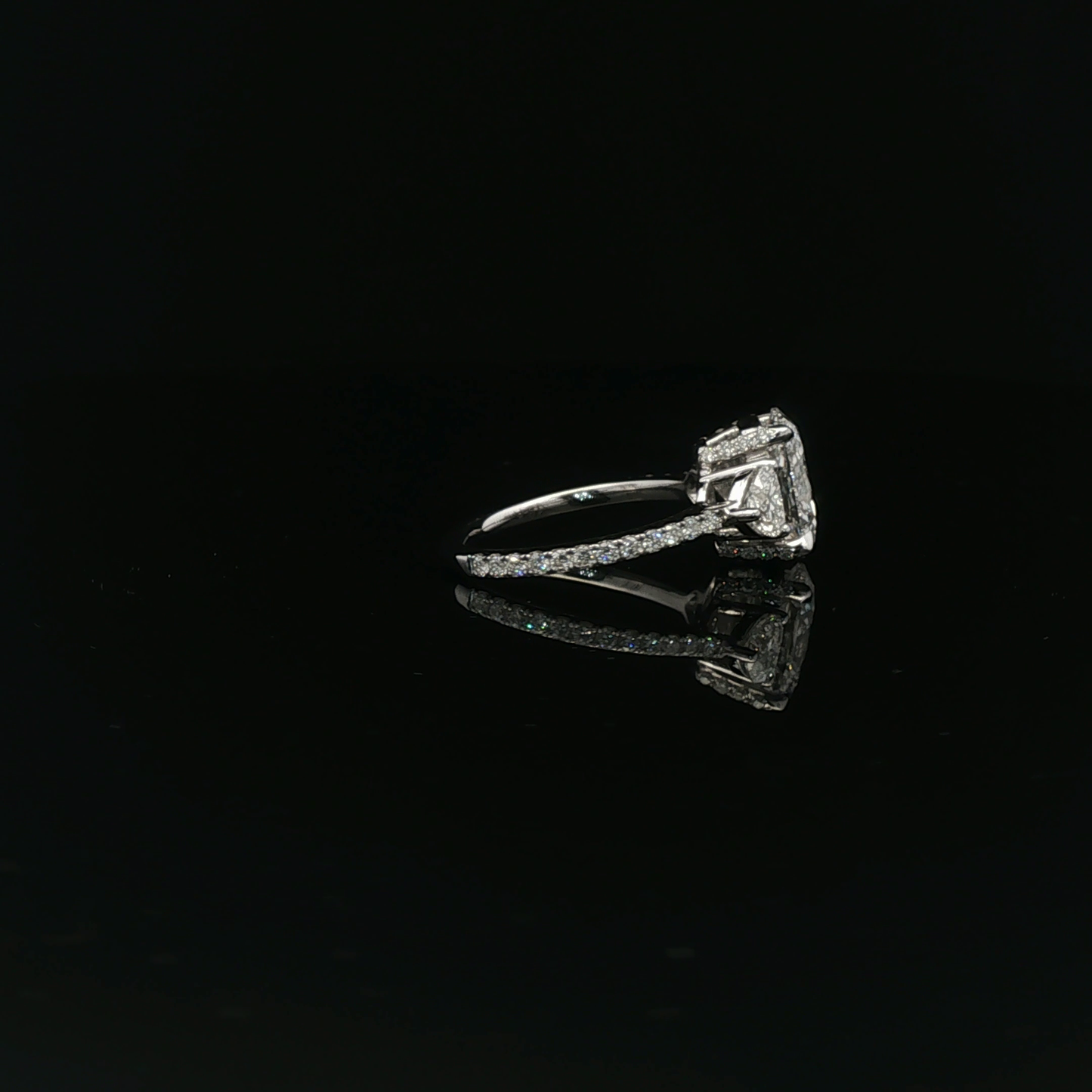 IGI Oval 2.09ct D VVS2 18kw