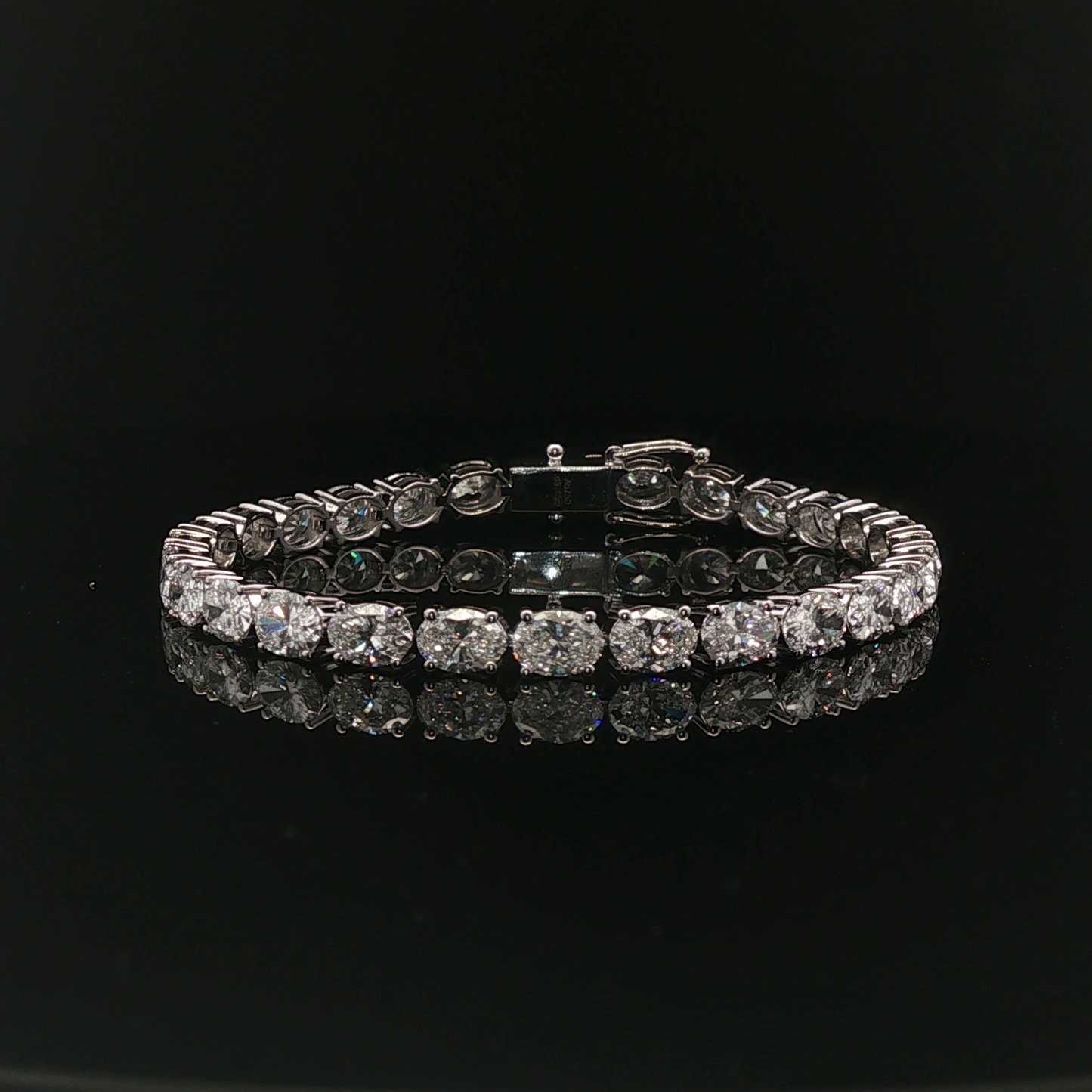 Oval 0.30ct Each - 20,900$ HKD