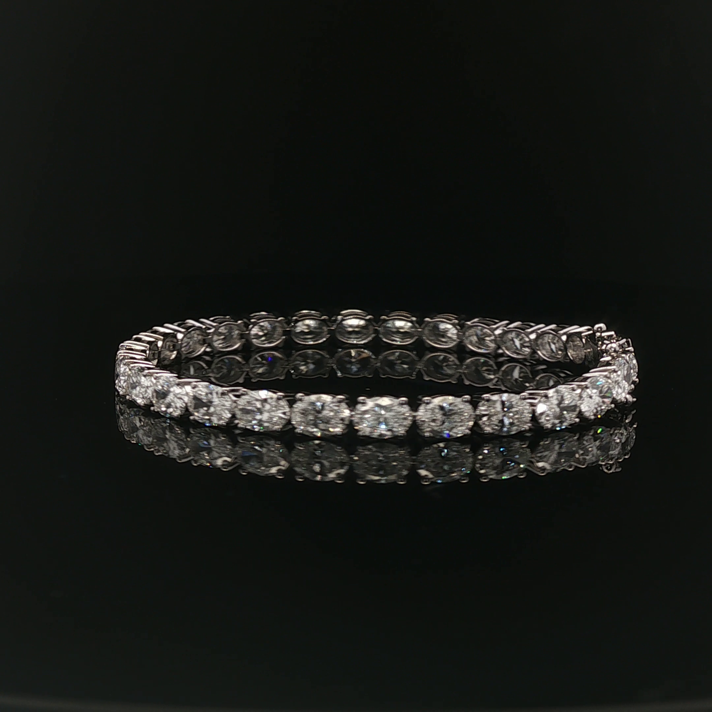 Oval 0.30ct Each - 20,900$ HKD
