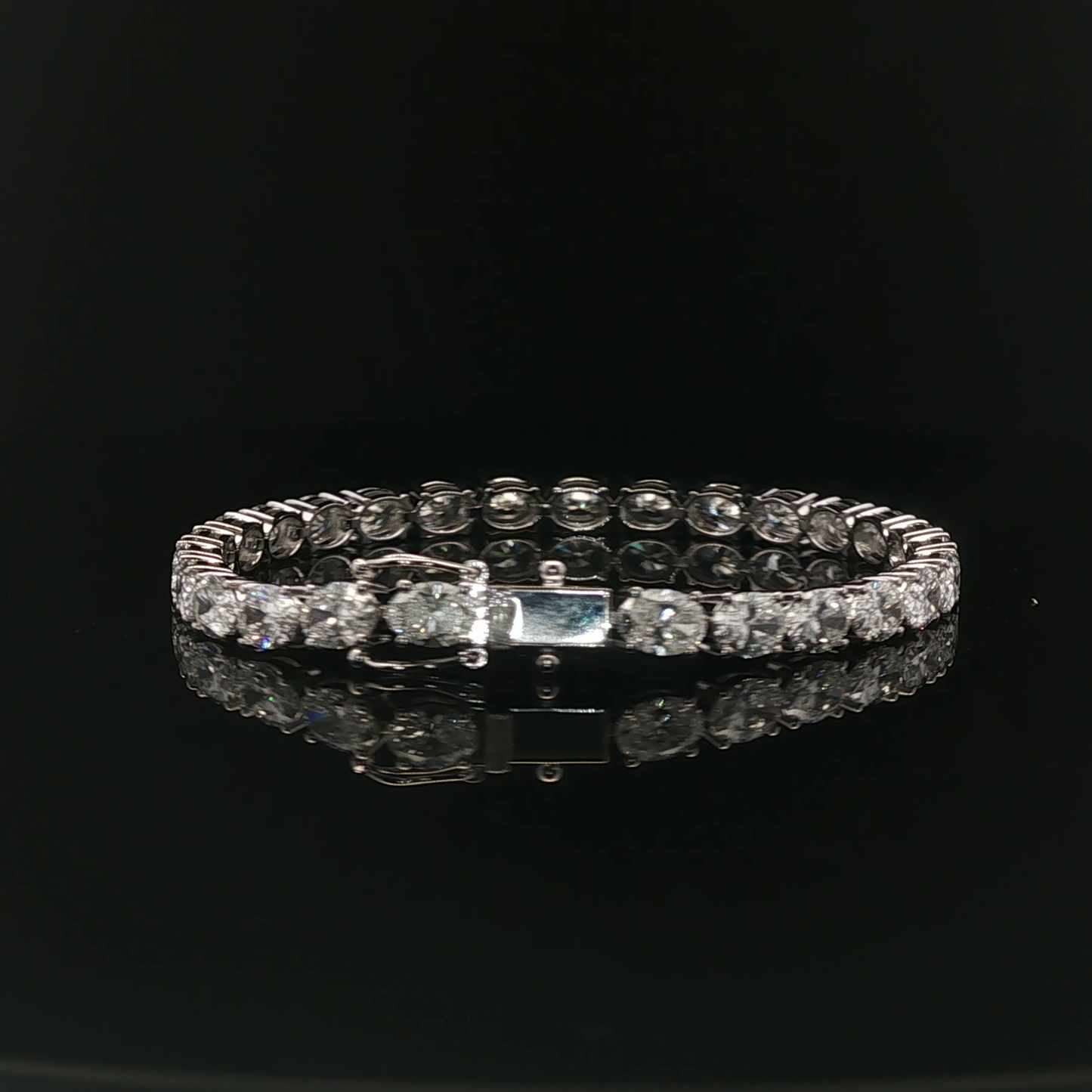 Oval 0.30ct Each - 20,900$ HKD