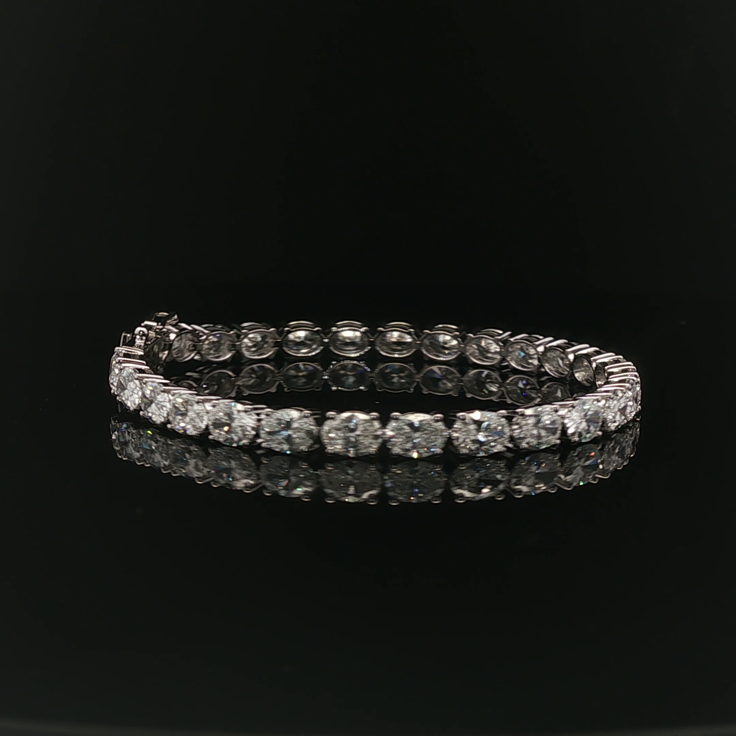 Oval 0.30ct Each - 20,900$ HKD