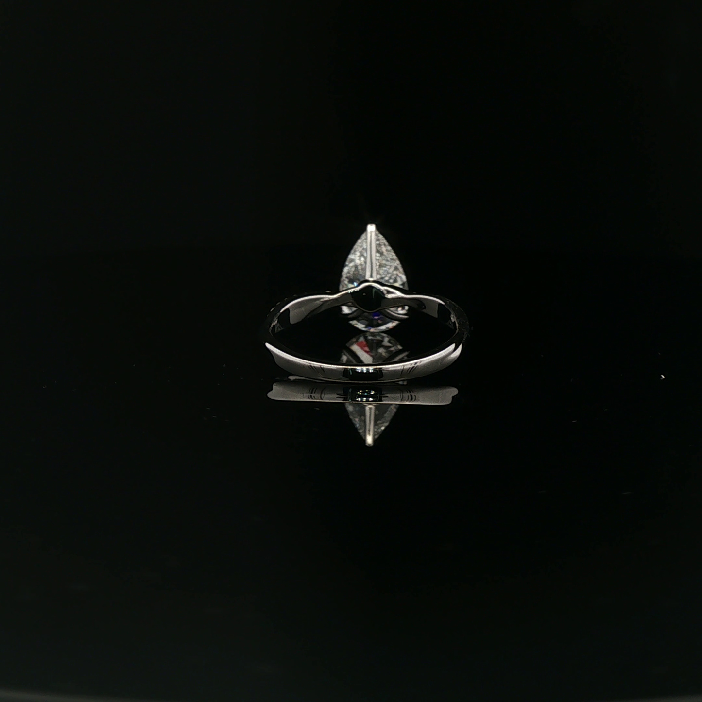 IGI Pear 3.04ct D VVS2 18K/W