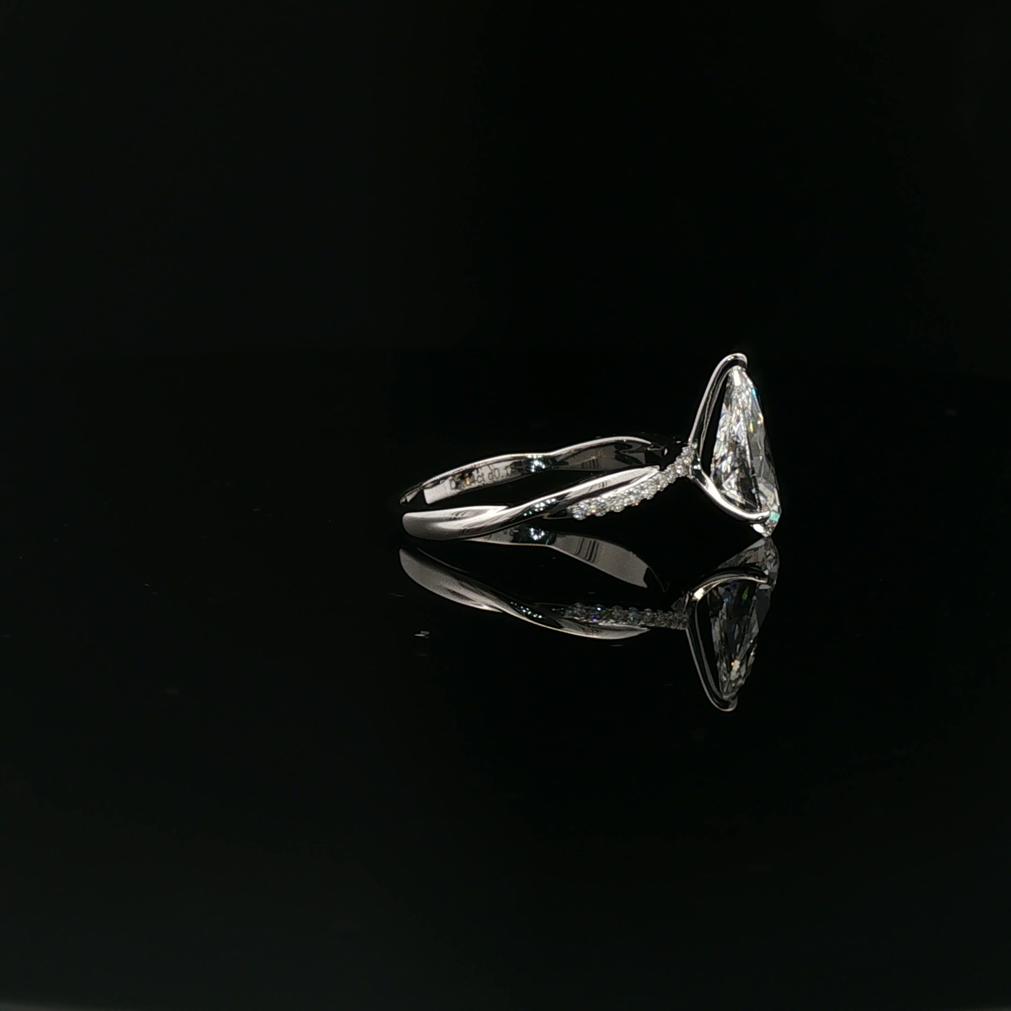IGI Pear 3.04ct D VVS2 18K/W