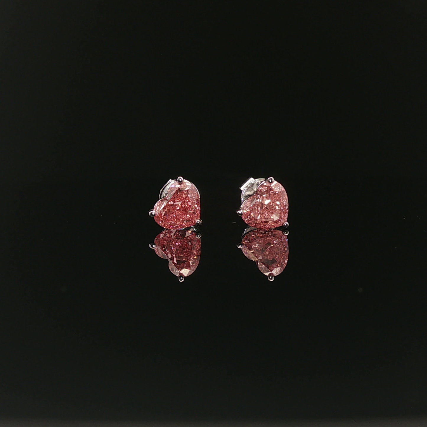 IGI Heart 1ct Fancy Intense Pink VS - 11,900$ HKD