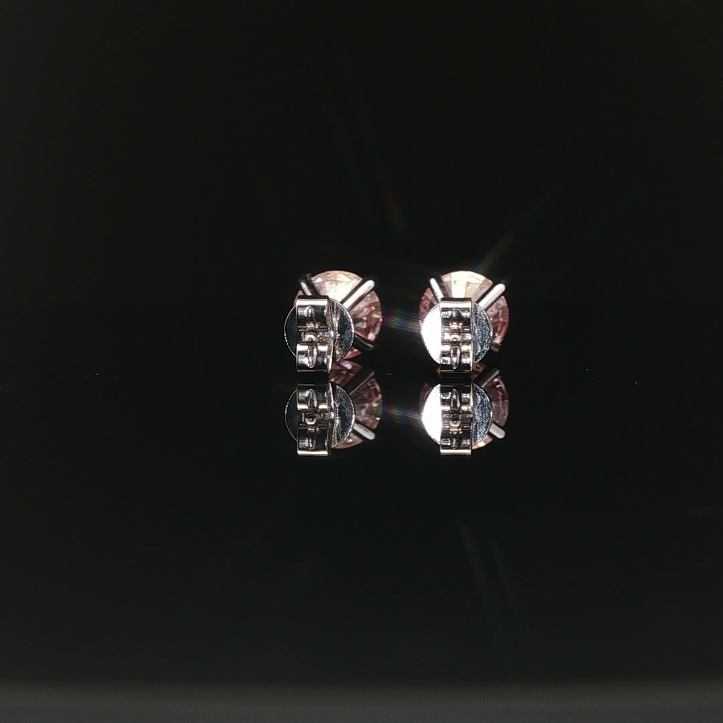 IGI Heart 1.5ct Fancy Vivid Pink VVS -$13,900 HKD