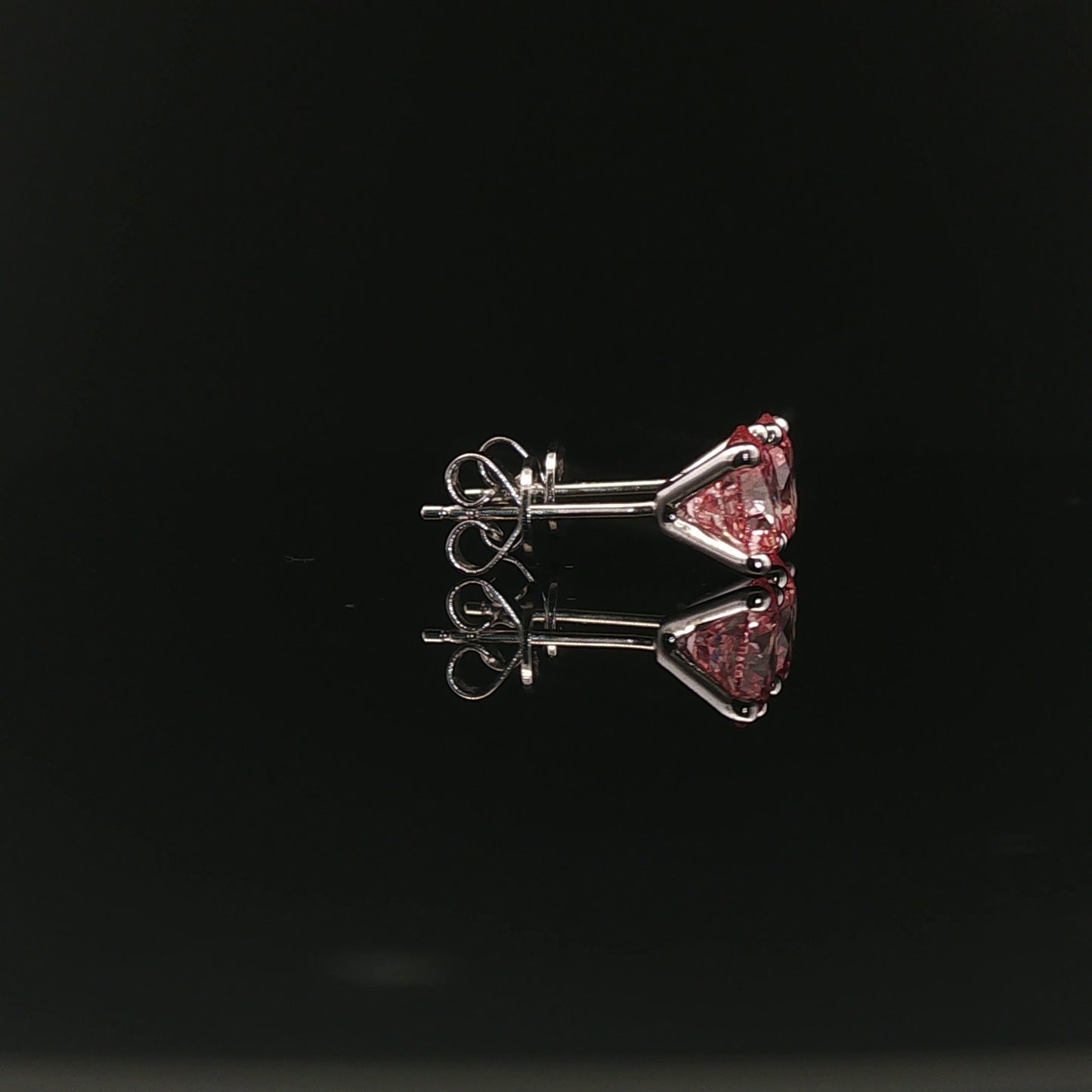 IGI Heart 1.5ct Fancy Vivid Pink VVS -$13,900 HKD